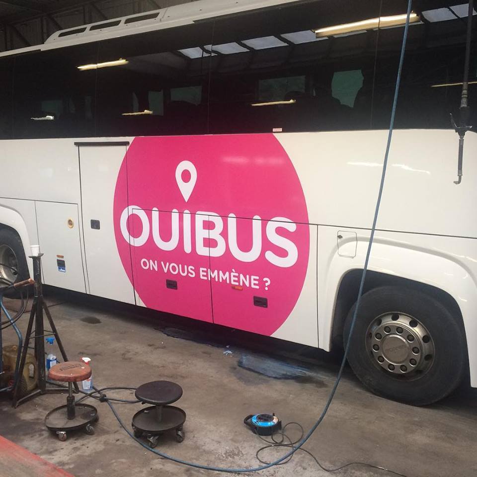 ouibus-schadeherstel-bus-bestickering-belettering